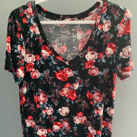 Maurices floral t-shirt - Picture 1 of 3
